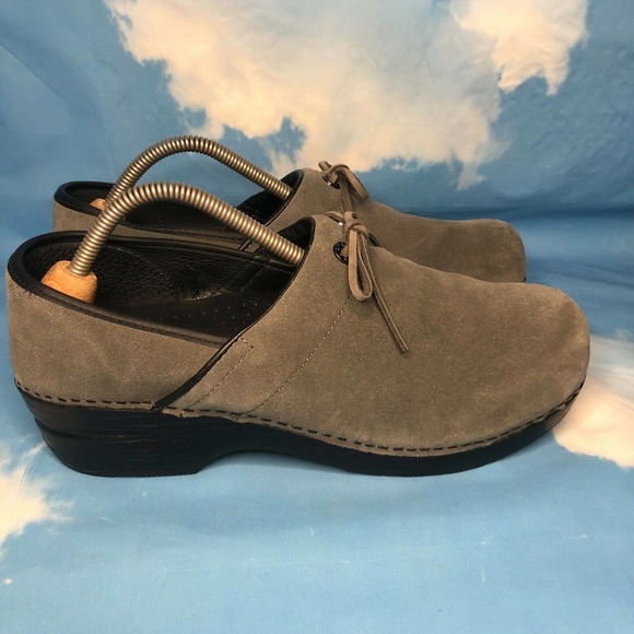 Land’s End Women’s Nursing Clogs Grayish Brown - Picture 3 of 8